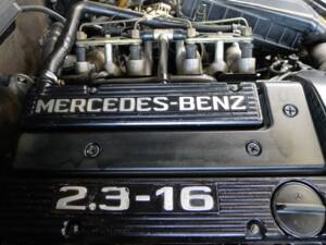 Image 2/49 of Mercedes-Benz 190 E 2.3-16 (1984)