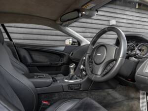 Image 24/77 of Aston Martin DBS (2009)