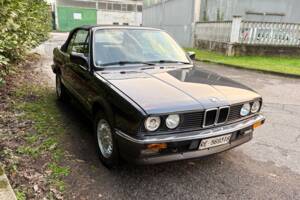 Image 6/27 of BMW 320i (1989)