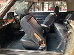 Image 17/41 de Mercedes-Benz 250 C (1970)