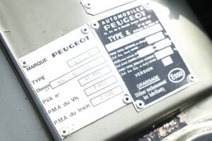 Image 31/50 of Peugeot 504 Convertible (1981)