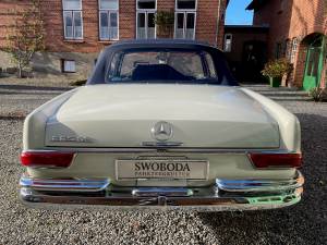 Image 8/19 of Mercedes-Benz 220 SE b (1963)