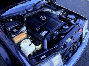 Bild 27/36 von Mercedes-Benz 500 E (1991)