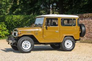 Image 10/50 de Toyota Land Cruiser BJ 40 (1979)