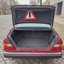 Immagine 69/162 di Mercedes-Benz 230 CE (1989)