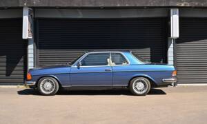 Bild 2/50 von Mercedes-Benz 280 CE (1983)