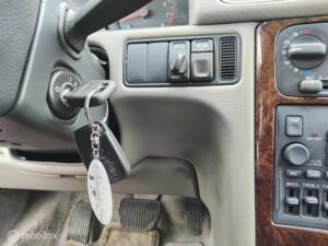 Image 17/33 of Volvo S 70 2.5 T (1997)