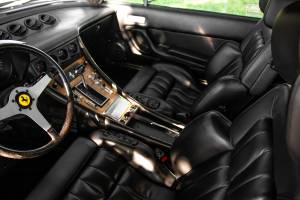 Image 22/32 of Ferrari 400 GT (1977)