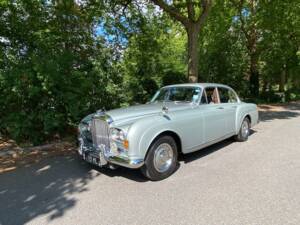 Image 2/50 de Bentley S 3 Continental Flying Spur (1963)