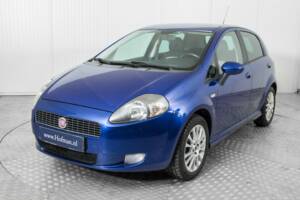 Bild 17/50 von FIAT Grande Punto 1.4 (2009)