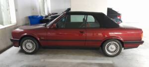Immagine 3/4 di BMW 320i (1993)