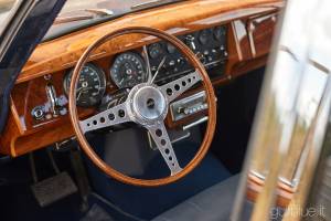 Image 34/50 of Daimler 2.5 Litre V8 (1965)