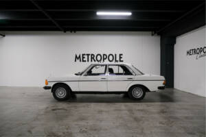 Image 5/27 of Mercedes-Benz 230 (1977)