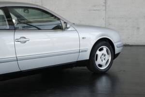 Bild 18/50 von Mercedes-Benz CLK 230 Kompressor (1999)