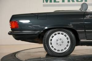 Afbeelding 20/24 van Mercedes-Benz 560 SL (1988)