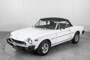 Image 37/50 of FIAT 124 Spider CS1 (1977)