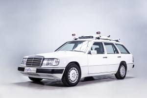 Image 4/40 of Mercedes-Benz 300 TE (1991)