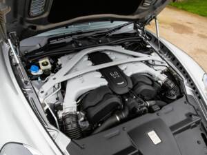 Bild 10/50 von Aston Martin DB 9 GT &quot;Bond Edition&quot; (2015)