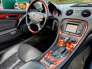 Image 20/39 of Mercedes-Benz SL 500 (2001)