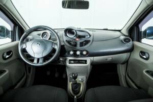 Bild 7/41 von Renault Twingo 1.2 16V (2008)
