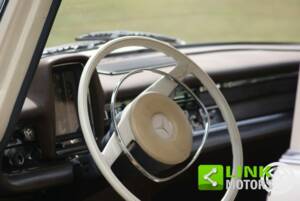 Bild 10/10 von Daimler 2.5 Litre V8 (1967)