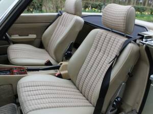Image 13/18 of Mercedes-Benz 300 SL (1986)