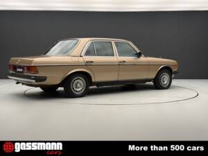 Image 8/15 of Mercedes-Benz 200 (1982)