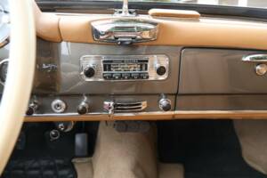 Image 25/50 of Mercedes-Benz 190 SL (1956)
