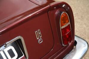 Image 21/23 of Aston Martin DB 6 (1966)