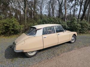 Image 4/31 of Citroën D Spécial (1974)