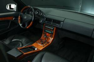 Image 29/49 of Mercedes-Benz SL 500 (2001)