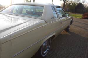 Image 38/56 of Cadillac Coupe DeVille (1977)