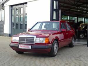 Bild 2/24 von Mercedes-Benz 230 E (1990)