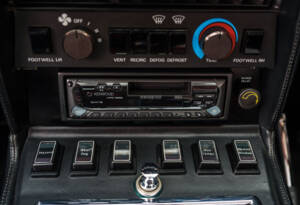 Afbeelding 20/30 van Aston Martin V8 Vantage X-Pack (1987)
