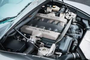 Image 20/23 of Aston Martin V12 Vanquish (2003)