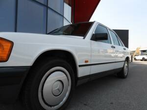 Bild 3/15 von Mercedes-Benz 190 E (1988)