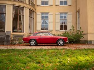 Image 4/28 of Alfa Romeo 2000 GT Veloce (1972)