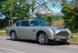 Immagine 2/27 di Aston Martin DB 6 Mk II (1971)
