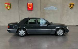 Image 4/14 of Mercedes-Benz 500 E (1993)