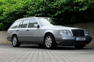 Imagen 12/75 de Mercedes-Benz E 280 T (1994)