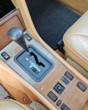 Image 29/42 of Mercedes-Benz 300 CE (1988)