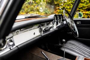 Image 34/50 of Mercedes-Benz 280 SL (1968)
