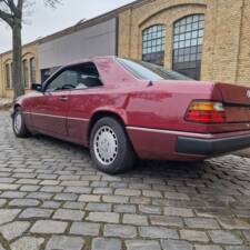 Immagine 38/162 di Mercedes-Benz 230 CE (1989)