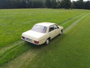 Immagine 5/32 di Mercedes-Benz 200 (1974)