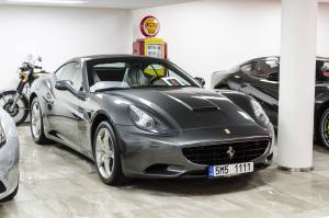 Image 27/28 of Ferrari California (2011)