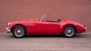 Image 5/8 of MG MGA 1500 (1956)