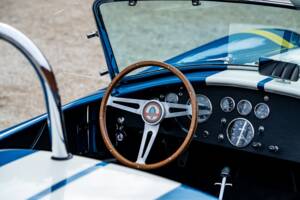 Image 22/33 of AC Cobra 427 (1965)