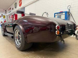 Image 7/17 of AC Cobra 427 (1968)