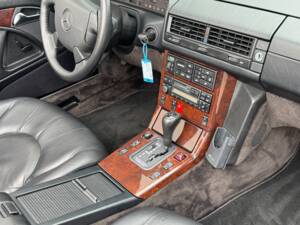 Bild 44/82 von Mercedes-Benz SL 320 (1995)