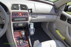 Bild 9/17 von Mercedes-Benz CLK 320 (1998)